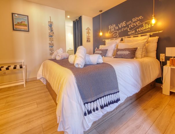 Gîte de la Tourmaline, située à Moncaut, entre Toulouse et Bordeaux, à 15 km d'Agen. Réservation sur site, sur Booking.com ou AirBnb.